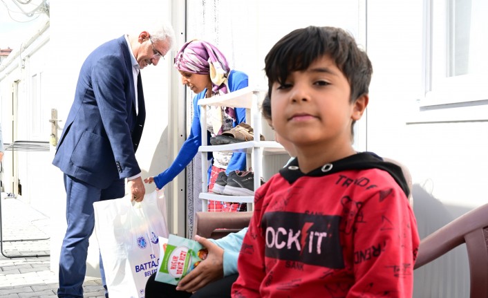 Başkan Güder ve Milletvekili Ölmeztoprak’tan Konteyner Kent Sakinlerine Ziyaret