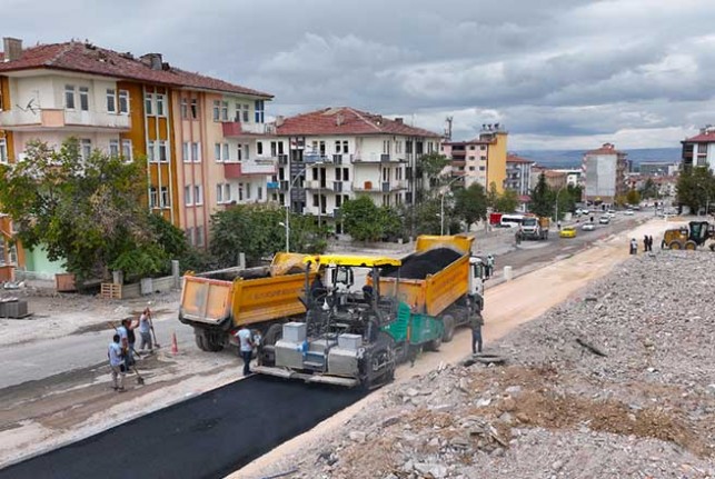 Büyükşehir Belediyesi Tevfik Temelli Caddesi’nde Geçici Kaldırım Çalışması Yapıyor