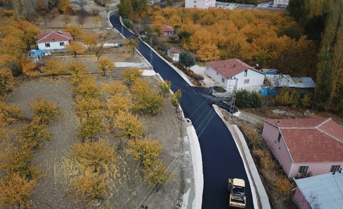 Deprem Sonrası Bozulan Yollar Yenileniyor