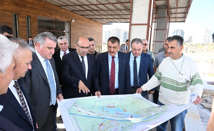 Gençlik ve Spor Bakanı Osman Aşkın Bak, 100. Yıl Parkı’nı gezdi