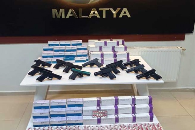 Malatya'da uyuşturucu hap ve silah ele geçirildi