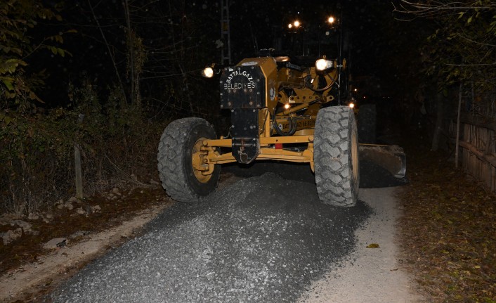 Battalgazi Belediyesi Ekipleri Alacakapı Mahallesi’nde Yol Çalışması Yaptı