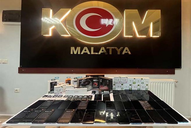 Malatya'da Gümrük Kaçağı 54 Adet Cep Telefonu Ele Geçirildi