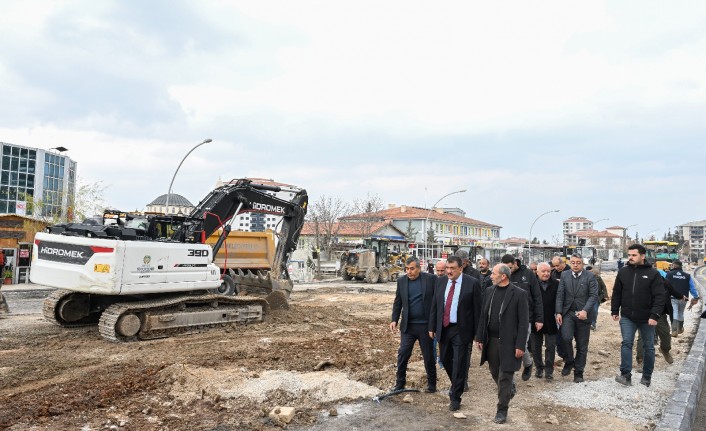 Başkan Gürkan İsmet Paşa Caddesindeki Çalışmaları Yerinde İnceledi