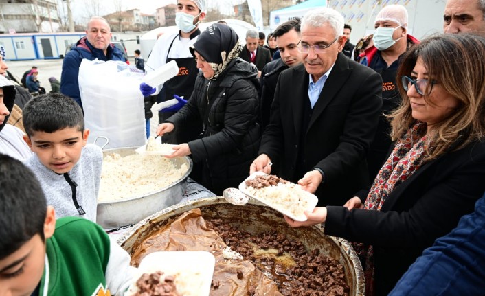 Başkan Güder ve Bağcılar Belediye Başkanı Özdemir, Konteyner Kentte Vatandaşlarla Bir Araya Geldi