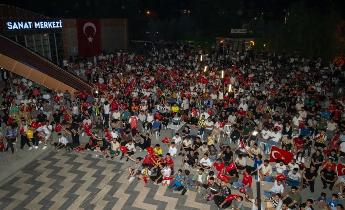 Çeyrek Finalin Heyecanı Sanat Sokağında Yaşandı