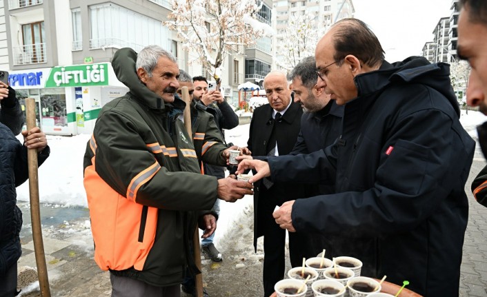 Ekiplerimiz İlçemizin Dört Bir Tarafında Büyük Bir Fedakârlıkla Çalışıyor