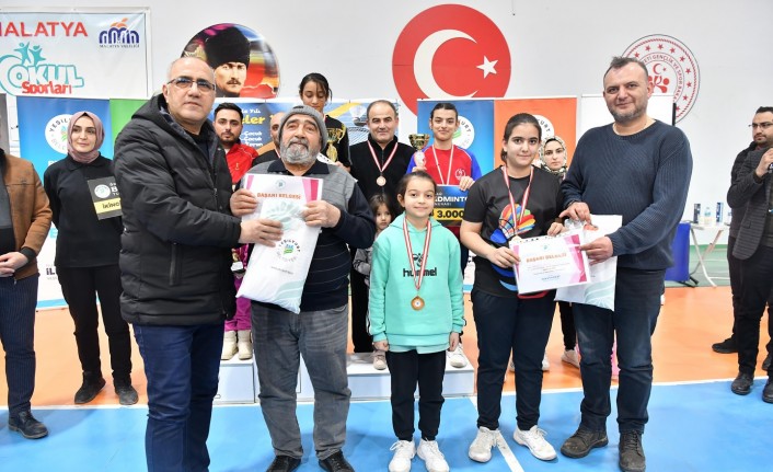 Aileler Arası Badminton Turnuvası Büyük Bir Heyecana Sahne Oldu