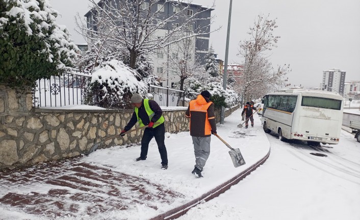 Yeşilyurt Belediyesi’nden Karla Kesintisiz Mücadele!