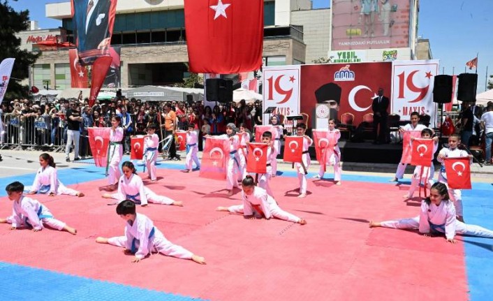 19 Mayıs Atatürk'ü Anma, Gençlik ve Spor Bayramı Malatya'da Coşkuyla Kutlandı