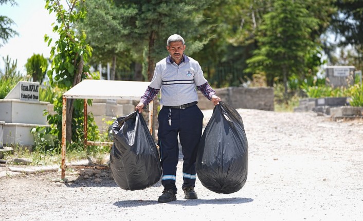 Battalgazide Mezarlıklar Ve Camiler Bayrama Hazır