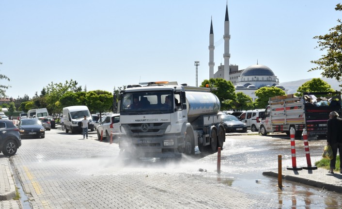 Temizlik Hizmetleriyle, Yeşilyurt’un Temiz Ve Düzenli İmajı Korunuyor