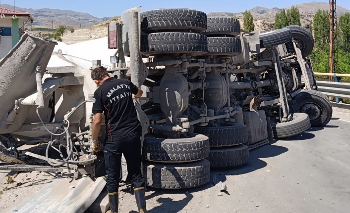 Beton Mikseri Devrildi: 1 yaralı
