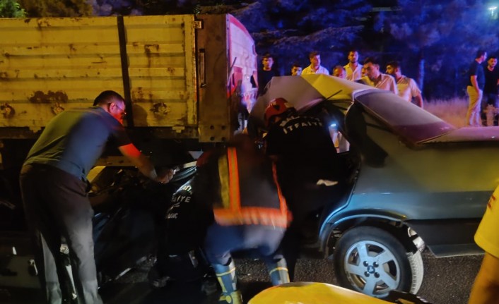 Malatya’da Otomobil Tırın Altına Girdi