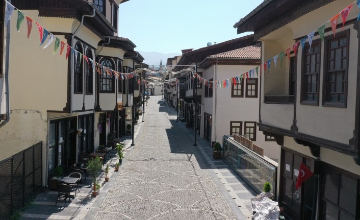 Tarihi Tescilli Konaklar Aslına Uygun Restore Edilecek