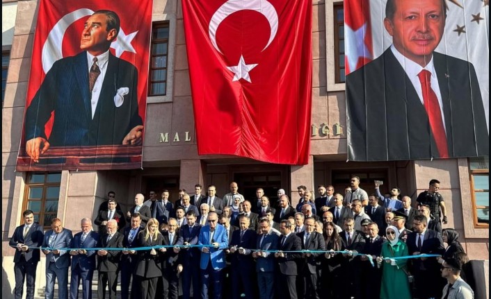 Cumhurbaşkanı Erdoğan Malatya'da Depremzedelere Anahtarlarını Teslim Etti