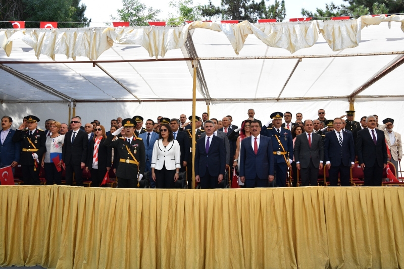 30 Ağustos Zafer Bayramı ve Türk Silahlı Kuvvetler Günü Düzenlenen Törenle Kutlandı  