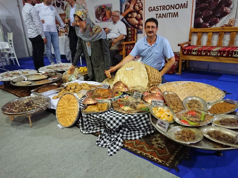 Arapgir standına yoğun ilgi