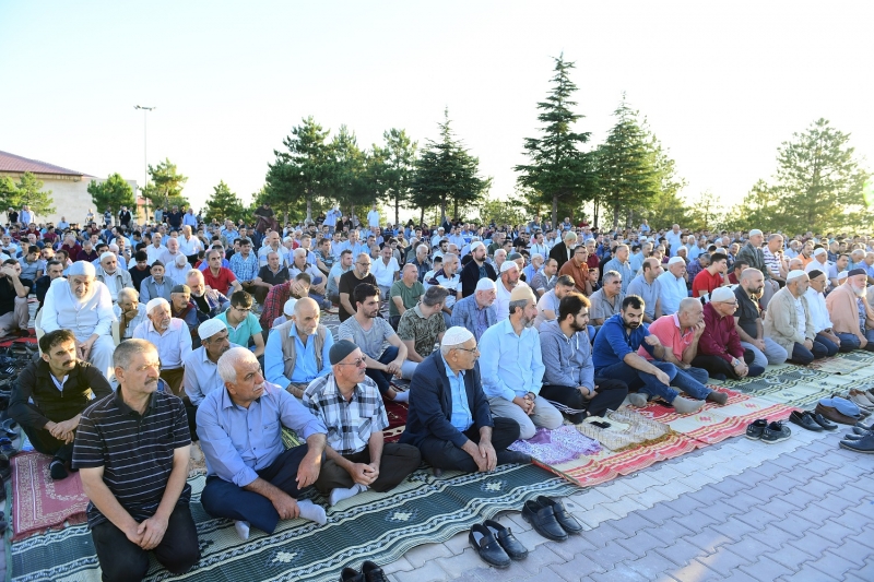 Başkan Çınar,Gedik Namazgâh’ta Bayram Namazı Kıldı