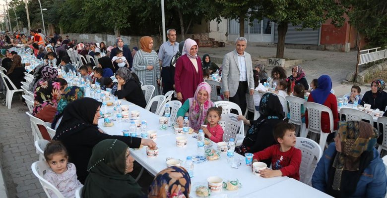 Başkan Güder, Battalgazi ve Hanımınçiftliği Mahallesi Sakinleri İle İftarda Buluştu