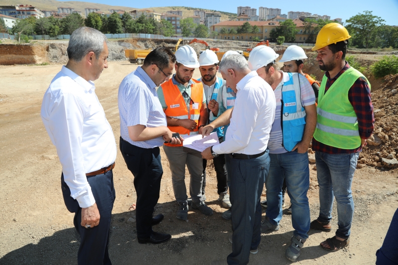 Başkan Güder, Battalgazi Devlet Hastanesi inşaat alanında inceleme yaptı