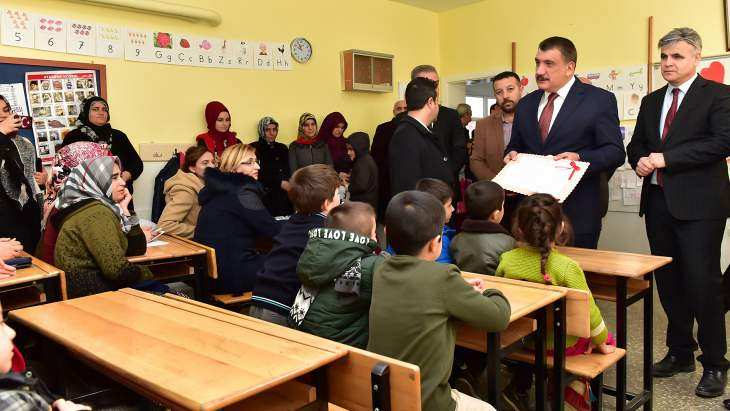 Başkan Gürkan Öğrencilerin Karne Sevincine Ortak Oldu