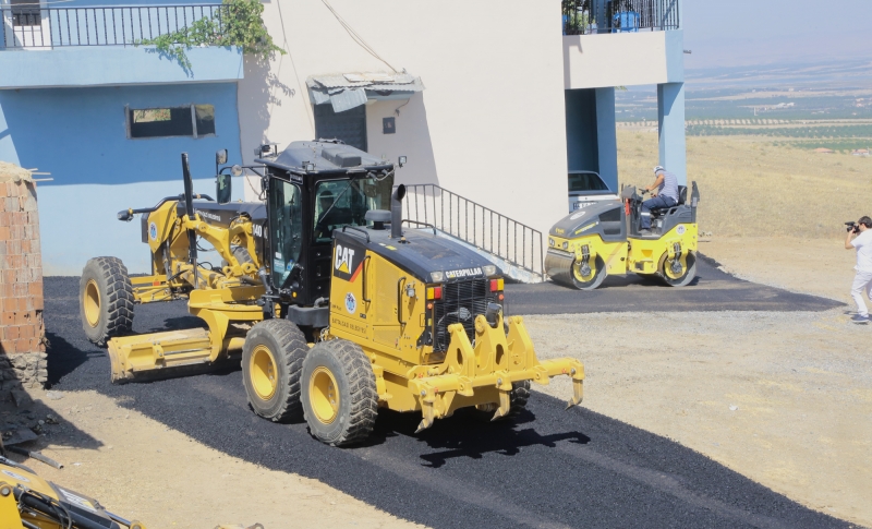 Battalgazi Belediyesi Karatepe Mahallesi'nde Sıcak Asfalt Serimi Yaptı