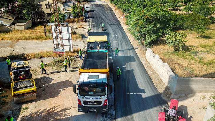 Büyükşehir Bahri Mahallesinin Yollarını Asfaltlıyor