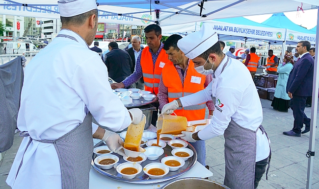 Büyükşehir İftar Çadırı Sayısı 5’e Çıkardı