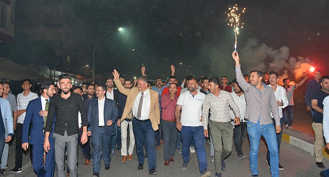 Çakır, Malatya merkezde özel bir toplantıda gençlerle bir araya geldi