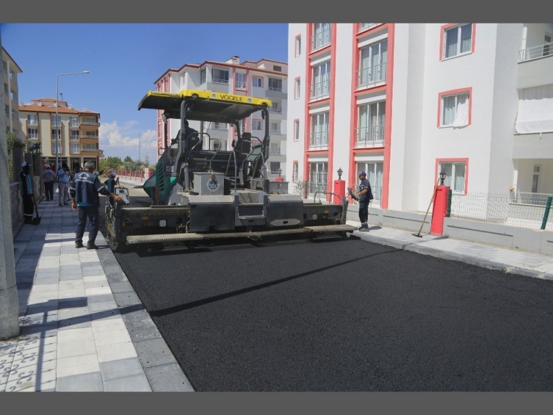 Göztepe Mahallesi’nde Sıcak Asfalt Serimi Devam Ediyor