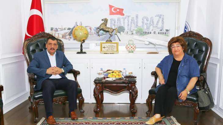 Güldal Akşit, Battalgazi Belediyesi’ni ziyaret etti