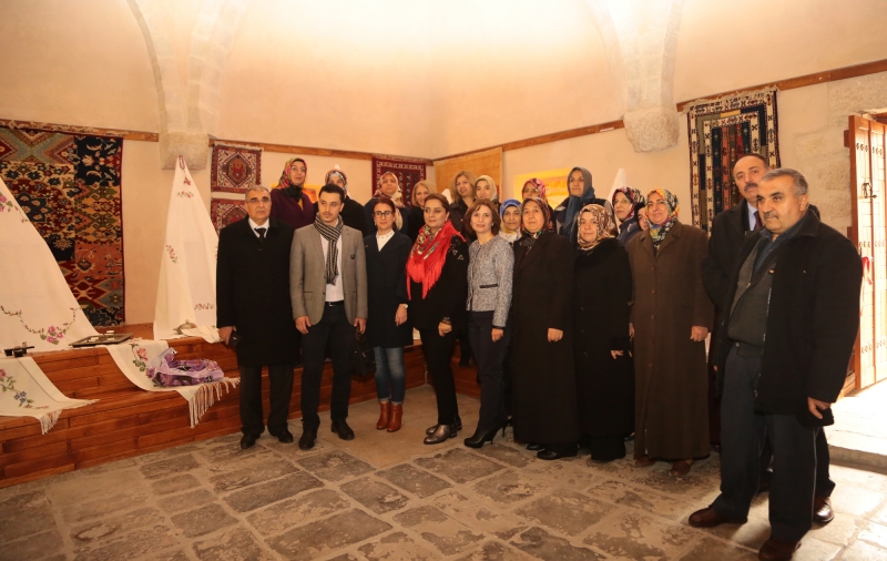 'İğneden Dökülenler' Sergisi Tahtalı Hamam Müzesi'nde Açıldı