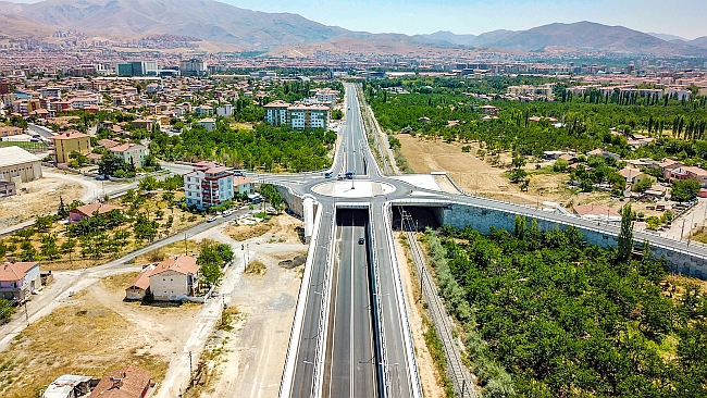 Alparslan Türkeş Bulvarında asfaltlama çalışmaları yapıldı