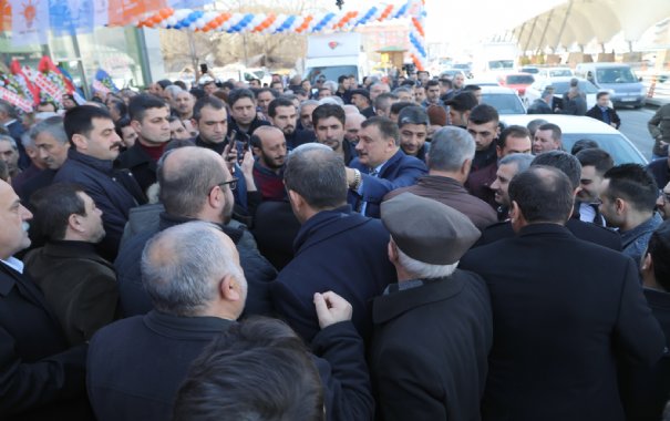 Seçim Bürosunun Açılışına Vatandaşlar Yoğun İlgi Gösterdi