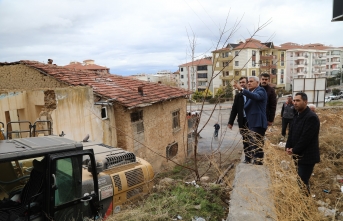 Battalgazi Belediyesi Tehlike Saçan Metruk Yapıları Yıkıyor