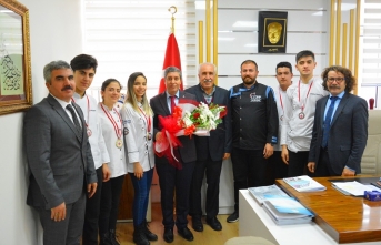 Madalya Kazanan Öğretmen ve Öğrencilerden Tatlı'ya Ziyaret