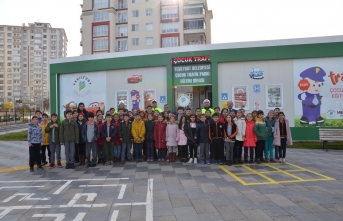 Öğrencilere Trafik Eğitimi Verilmeye Devam Ediliyor