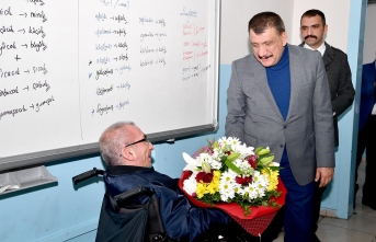Başkan Gürkan, EKPSS kursuna katılan kursiyerleri ziyaret etti
