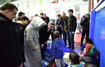 Vali Baruş, Depremin Vurduğu Kale'de