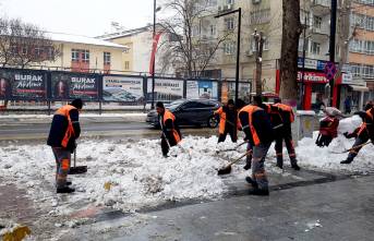 Büyükşehirin Karla Mücadelesi Sürüyor