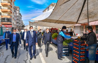 Başkan Gürkan Cuma Pazarı esnaflarını ziyaret etti