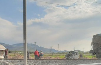 Malatya'da Tren Kazası! Kamyon Metrelerce Sürüklendi