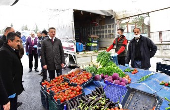 Vali Baruş, Çarşamba pazarında alınan tedbirleri inceledi