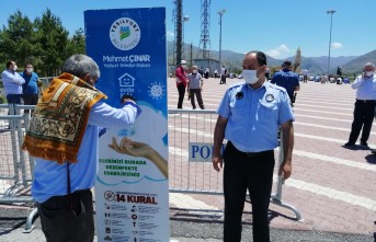 Yeşilyurt'ta aylar sonra ilk cuma namazı