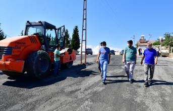 Başkan Çınar, Melekbaba mahallesinde devam eden yol yenileme çalışmalarını inceledi