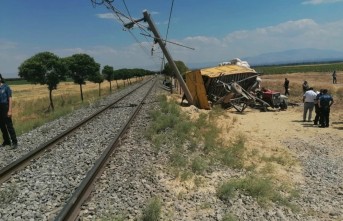 Malatya'da Feci Kaza...Tren Traktöre Çarptı; 1 Ölü 2 Yaralı