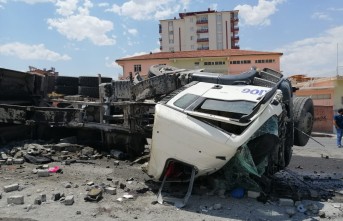 Malatya'da  hafriyat kamyonu devrildi... 1 ağır yaralı