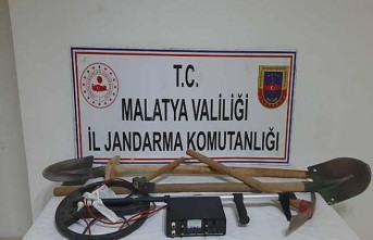 Defineci 5 Zanlı Jandarma Tarafından Yakalandı