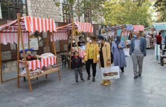 Malatya’nın İlk ‘Hanımeli Pazarı’ Gazi Parkı’nda Açıldı